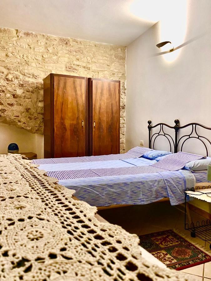 Assisi Anfiteatro Romano Екстериор снимка